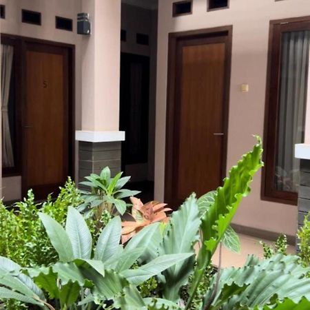 Hens Guesthouse Syariah Gadobangkong Exterior foto