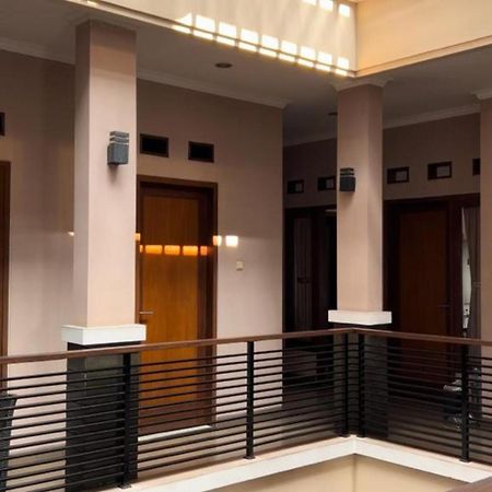 Hens Guesthouse Syariah Gadobangkong Exterior foto