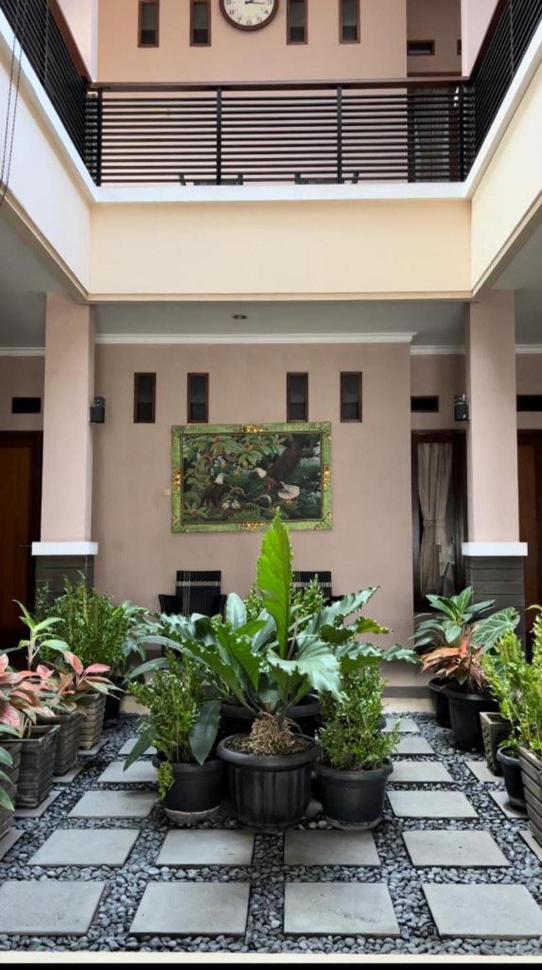Hens Guesthouse Syariah Gadobangkong Exterior foto
